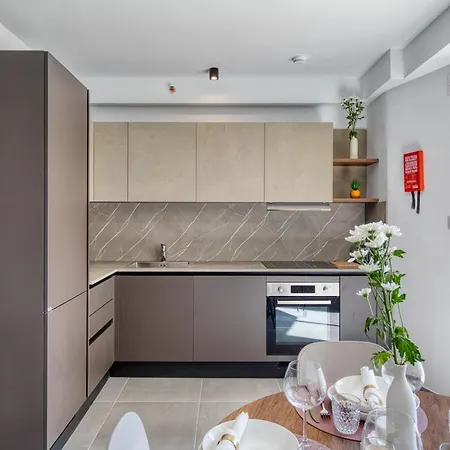 Cozy Heart Of St Julians Sleeps 5 アパート *