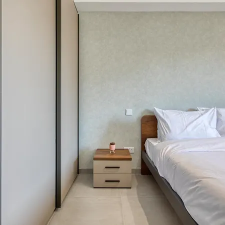 Cozy Heart Of St Julians Sleeps 5