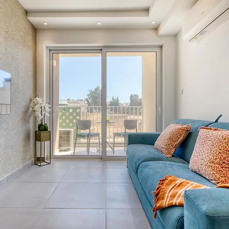 Cozy Heart Of St Julians Sleeps 5 *