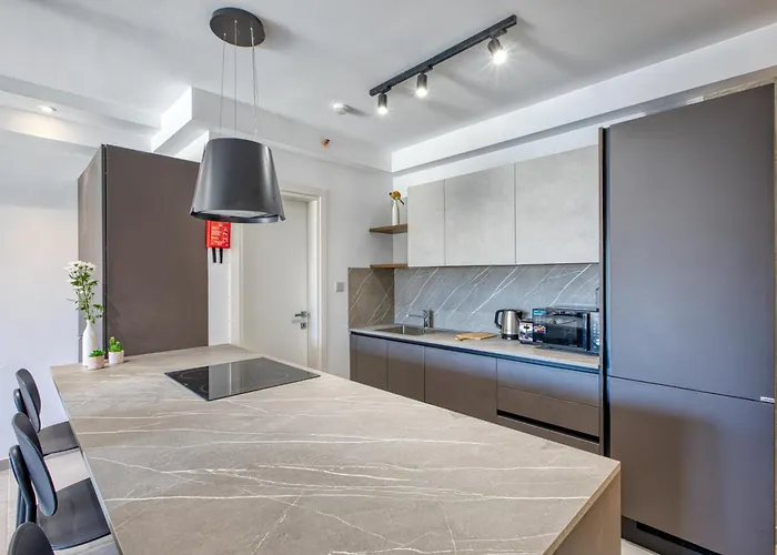 Cozy By Beyond Air At The Heart Of St Julians Apartment