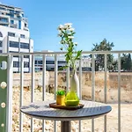 Cozy By Beyond Air At The Heart Of St Julians