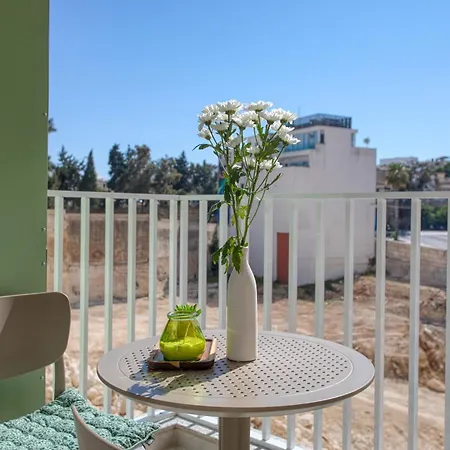 Cozy Heart Of St Julians Sleeps 5 * St. Paul's Bay