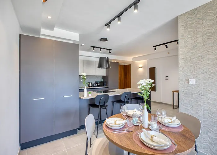 Cozy By Beyond Air At The Heart Of St Julians Apartment