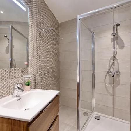 Cozy Heart Of St Julians Sleeps 5